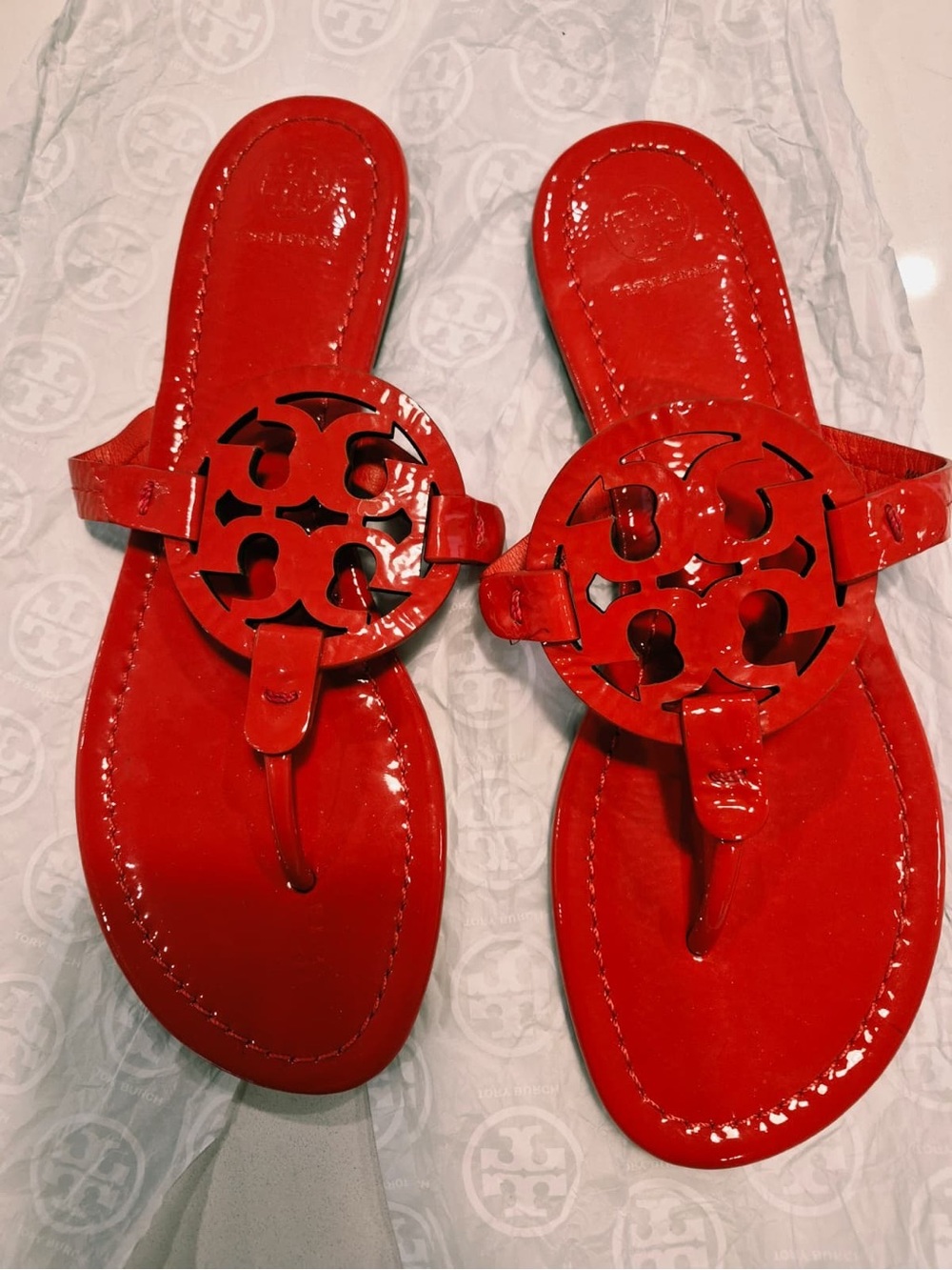 Tory Burch Red Patent Miller Logo Thong Sandals - Glossy Scarlet size 9